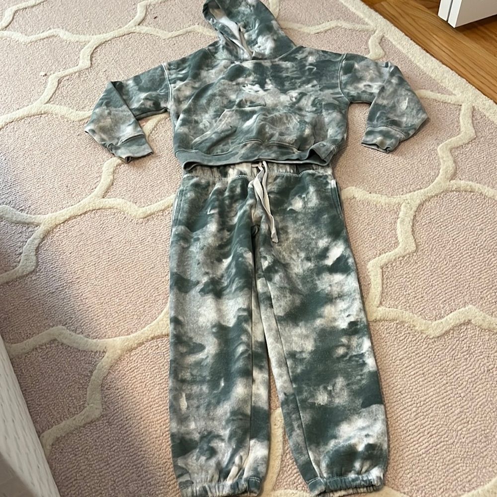 Girls 2 piece sweatsuit tye dye